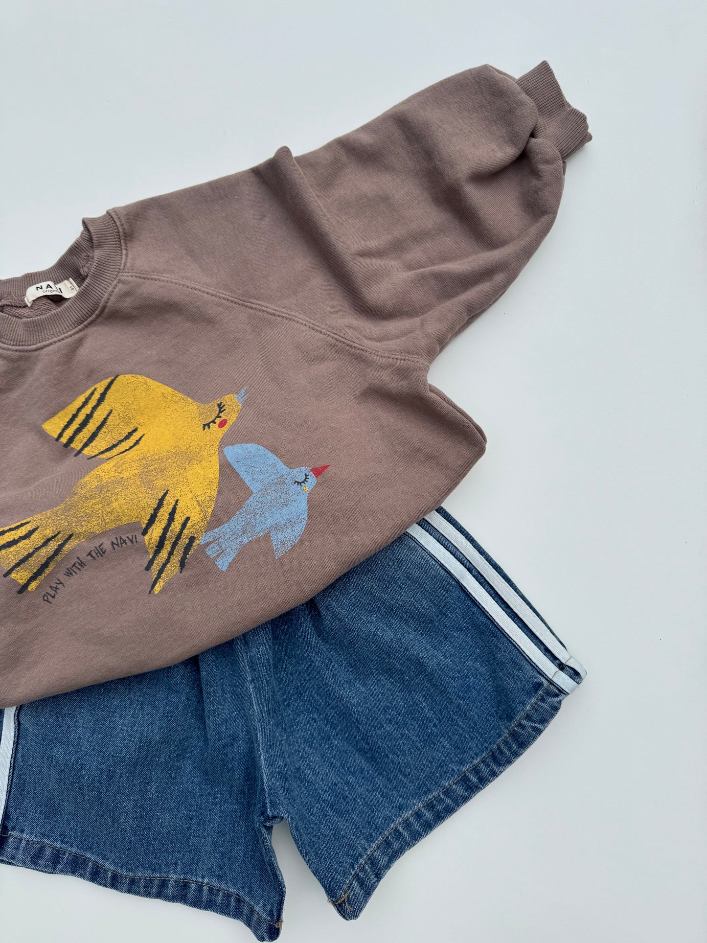 Double line denim shorts